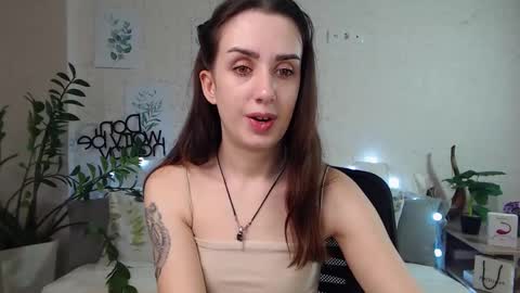 Snapshot of emilylayer chatting on 02/04/25, 03:11 Emyli online show from 02/04/25, 03:11