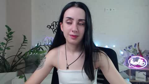 Snapshot of emilylayer chatting on 02/17/25, 12:32 Emyli online show from 02/17/25, 12:32