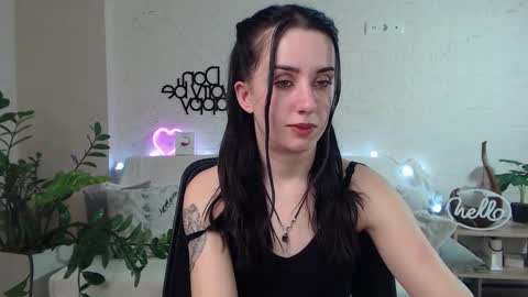 Snapshot of emilylayer chatting on 02/22/25, 09:04 Emyli online show from 02/22/25, 09:04