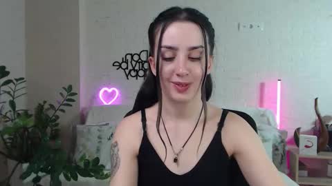 Snapshot of emilylayer chatting on 03/03/25, 06:55 Emyli online show from 03/03/25, 06:55