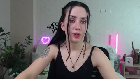 Snapshot of emilylayer chatting on 03/04/25, 01:01 Emyli online show from 03/04/25, 01:01