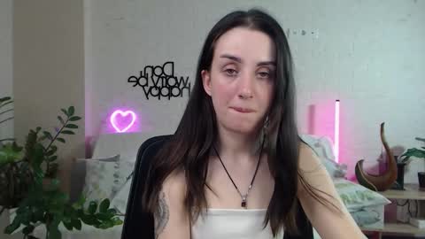 Snapshot of emilylayer chatting on 03/05/25, 01:10 Emyli online show from 03/05/25, 01:10