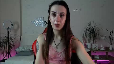 Snapshot of emilylayer chatting on 10/26/25, 01:00 Emyli online show from 10/26/25, 01:00