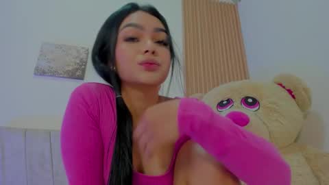 Snapshot of emilylittle___ chatting on 12/18/25, 03:51 EMI online show from 12/18/25, 03:51