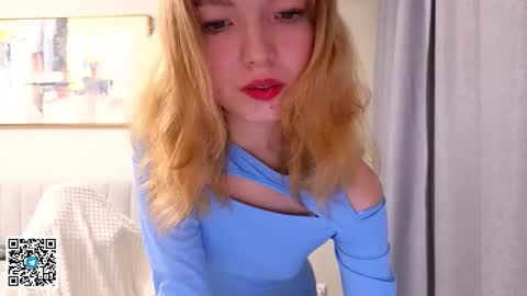 Snapshot of emilyluvo chatting on 10/29/25, 05:14 Emily online show from 10/29/25, 05:14