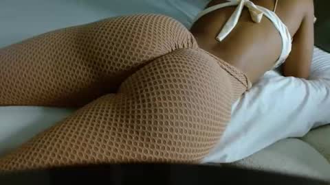 Snapshot of emilymonrro chatting on 11/16/25, 02:39 emily monrro online show from 11/16/25, 02:39