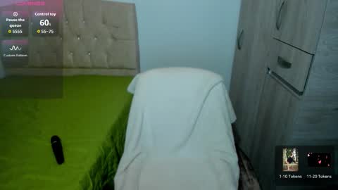 Snapshot of emilypink_1 chatting on 11/24/25, 11:54 Emily online show from 11/24/25, 11:54