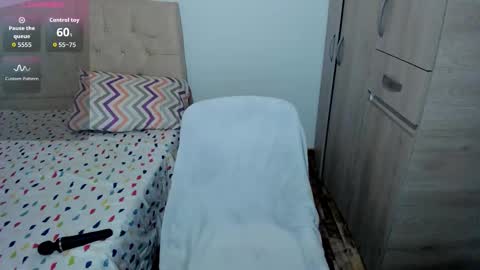 Snapshot of emilypink_1 chatting on 12/05/25, 04:14 Emily online show from 12/05/25, 04:14