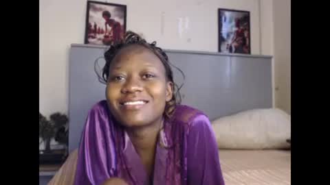 Snapshot of emilyposha chatting on 02/16/25, 05:48 Emilly online show from 02/16/25, 05:48