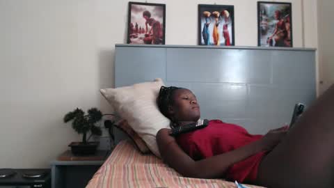 Snapshot of emilyposha chatting on 02/19/25, 07:39 Emilly online show from 02/19/25, 07:39