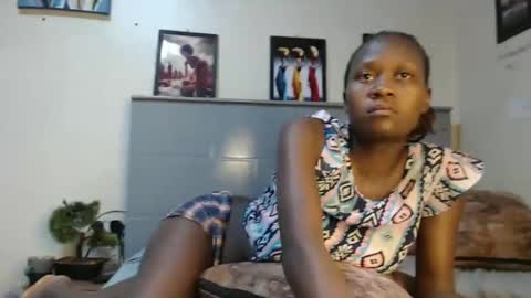 Snapshot of emilyposha chatting on 02/23/25, 09:16 Emilly online show from 02/23/25, 09:16