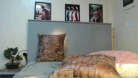 Snapshot of emilyposha chatting on 02/26/25, 10:31 Emilly online show from 02/26/25, 10:31