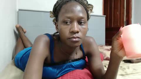 Snapshot of emilyposha chatting on 10/28/25, 07:16 Emilly online show from 10/28/25, 07:16