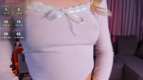 Snapshot of emilyrighter chatting on 12/28/24, 08:37 Hey i am  Emily     am -  pm online show from 12/28/24, 08:37