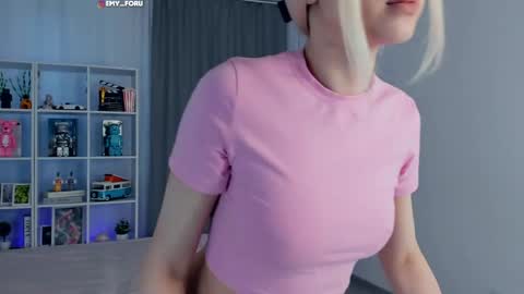 Hey i am  Emily     am -  pm online show from 05/28/26, 05:10