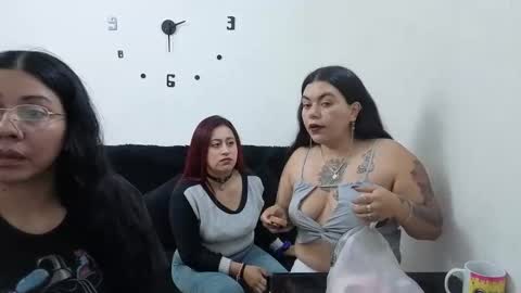 Snapshot of emilyriskhot chatting on 05/09/26, 05:40 emily friends online show from 05/09/26, 05:40