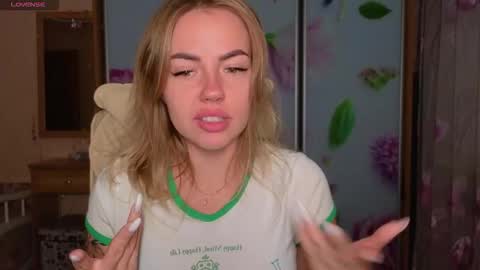 Snapshot of emilyrobbie chatting on 10/26/25, 06:25 Emily Robbie online show from 10/26/25, 06:25