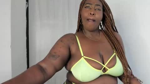 Snapshot of emilyrojas chatting on 09/15/25, 12:05 emilyrojas online show from 09/15/25, 12:05