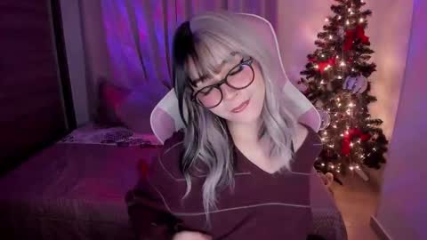 Snapshot of emilyrosss_ chatting on 01/11/25, 04:38 EMILY online show from 01/11/25, 04:38
