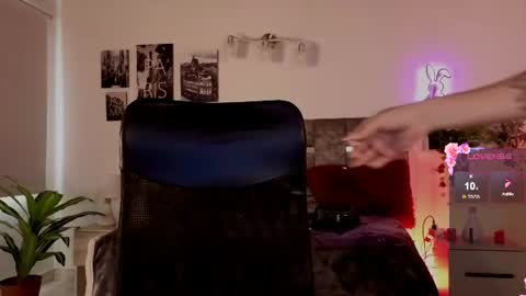 Snapshot of emilyrousex chatting on 07/14/26, 05:18 emilyrousex online show from 07/14/26, 05:18