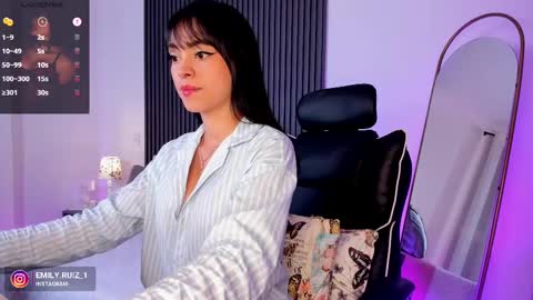 Snapshot of emilyruiz1 chatting on 02/18/25, 11:33 Emily online show from 02/18/25, 11:33