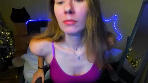 Snapshot of emilyy____ chatting on 12/18/25, 05:41 Emily online show from 12/18/25, 05:41