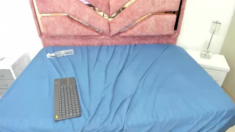 Snapshot of emilyy_cooperr chatting on 02/07/25, 06:14 emilyy_cooperr online show from 02/07/25, 06:14