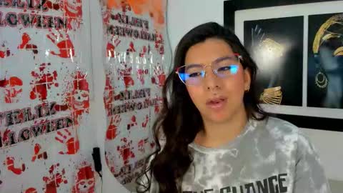 Snapshot of emilyy_cooperr chatting on 10/23/25, 12:04 emilyy_cooperr online show from 10/23/25, 12:04