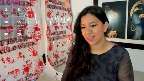 Snapshot of emilyy_cooperr chatting on 10/30/25, 12:17 emilyy_cooperr online show from 10/30/25, 12:17