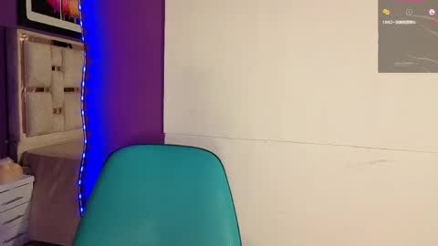 Snapshot of emilyy_cooperr chatting on 06/01/26, 12:18 emilyy_cooperr online show from 06/01/26, 12:18