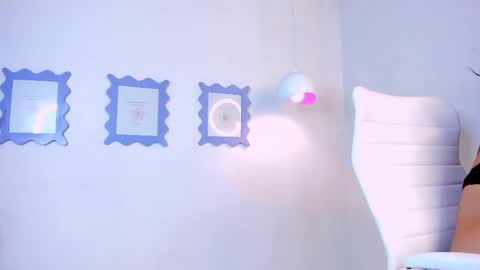 Snapshot of emilyy_kim chatting on 03/11/25, 07:58 emilyy_kim online show from 03/11/25, 07:58