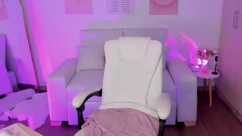 Emily  online show from 11/08/25, 09:24