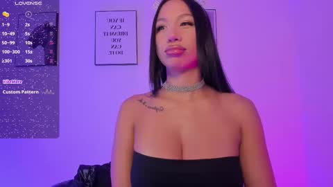 Snapshot of emilyymiller chatting on 11/17/25, 06:35 Emily online show from 11/17/25, 06:35