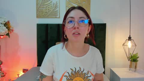 Snapshot of emilyywatson chatting on 12/29/24, 02:10 Emilyy Watson online show from 12/29/24, 02:10
