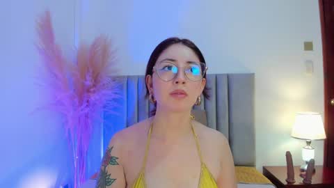 Snapshot of emilyywatson chatting on 01/24/25, 11:37 Emilyy Watson online show from 01/24/25, 11:37
