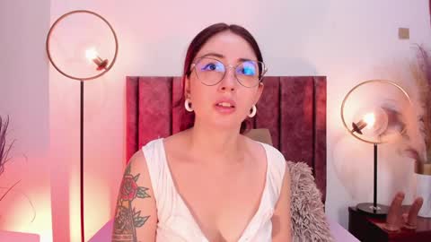 Snapshot of emilyywatson chatting on 01/29/25, 11:41 Emilyy Watson online show from 01/29/25, 11:41
