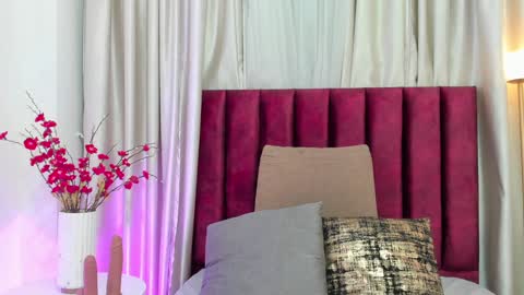 Snapshot of emilyywatson chatting on 02/06/25, 11:43 Emilyy Watson online show from 02/06/25, 11:43