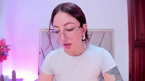 Snapshot of emilyywatson chatting on 02/11/25, 02:57 Emilyy Watson online show from 02/11/25, 02:57