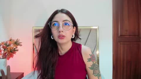 Snapshot of emilyywatson chatting on 02/24/25, 11:32 Emilyy Watson online show from 02/24/25, 11:32