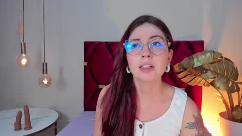 Snapshot of emilyywatson chatting on 03/08/25, 12:33 Emilyy Watson online show from 03/08/25, 12:33