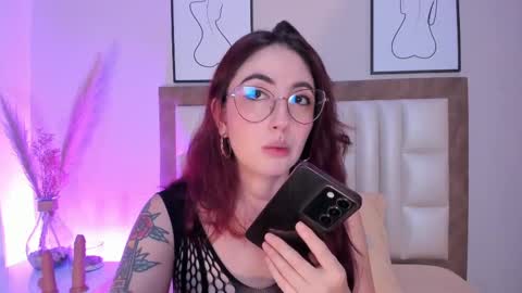 Snapshot of emilyywatson chatting on 09/27/25, 12:59 Emilyy Watson online show from 09/27/25, 12:59