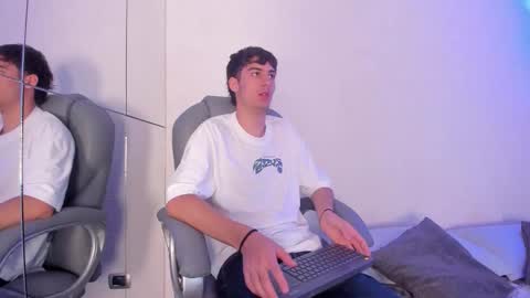 emir_ozan online show from 11/21/25, 11:31