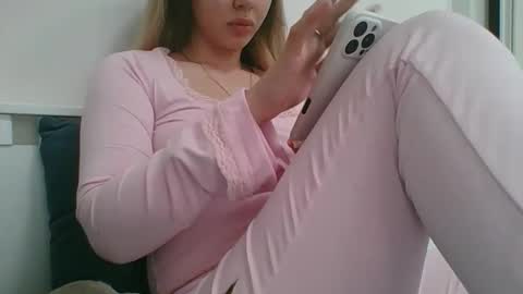 emma_991 online show from 04/16/26, 08:15