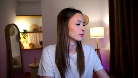 Snapshot of emma__cutiee chatting on 12/21/24, 03:25 Your Emma online show from 12/21/24, 03:25