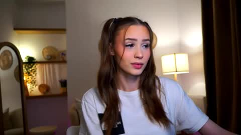 Snapshot of emma__cutiee chatting on 01/24/25, 02:49 Your Emma online show from 01/24/25, 02:49