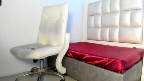 emma__js_ online show from 01/15/26, 11:48