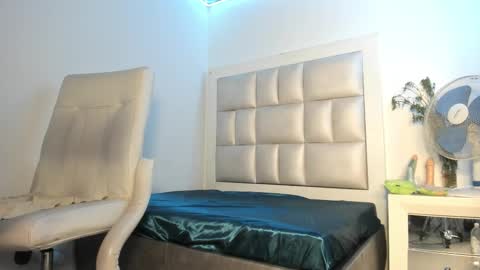 emma__js_ online show from 02/13/26, 04:36