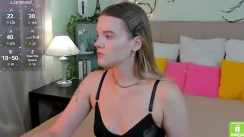 Snapshot of emma__peach chatting on 07/11/26, 07:55 emma__peach online show from 07/11/26, 07:55