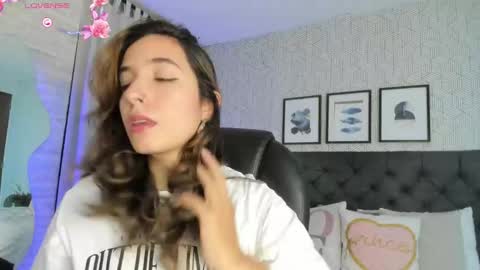 Snapshot of emma__smith01 chatting on 02/18/25, 12:28 Emma online show from 02/18/25, 12:28