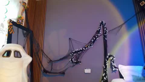 Snapshot of emma_and_aysha chatting on 11/03/25, 04:08 emma_and_aysha online show from 11/03/25, 04:08